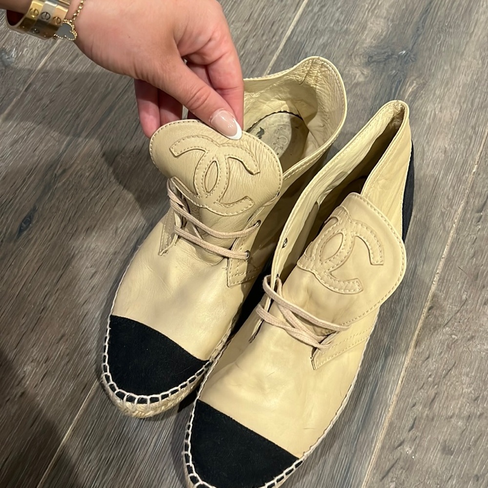 CHANEL Beige and Black Flats
